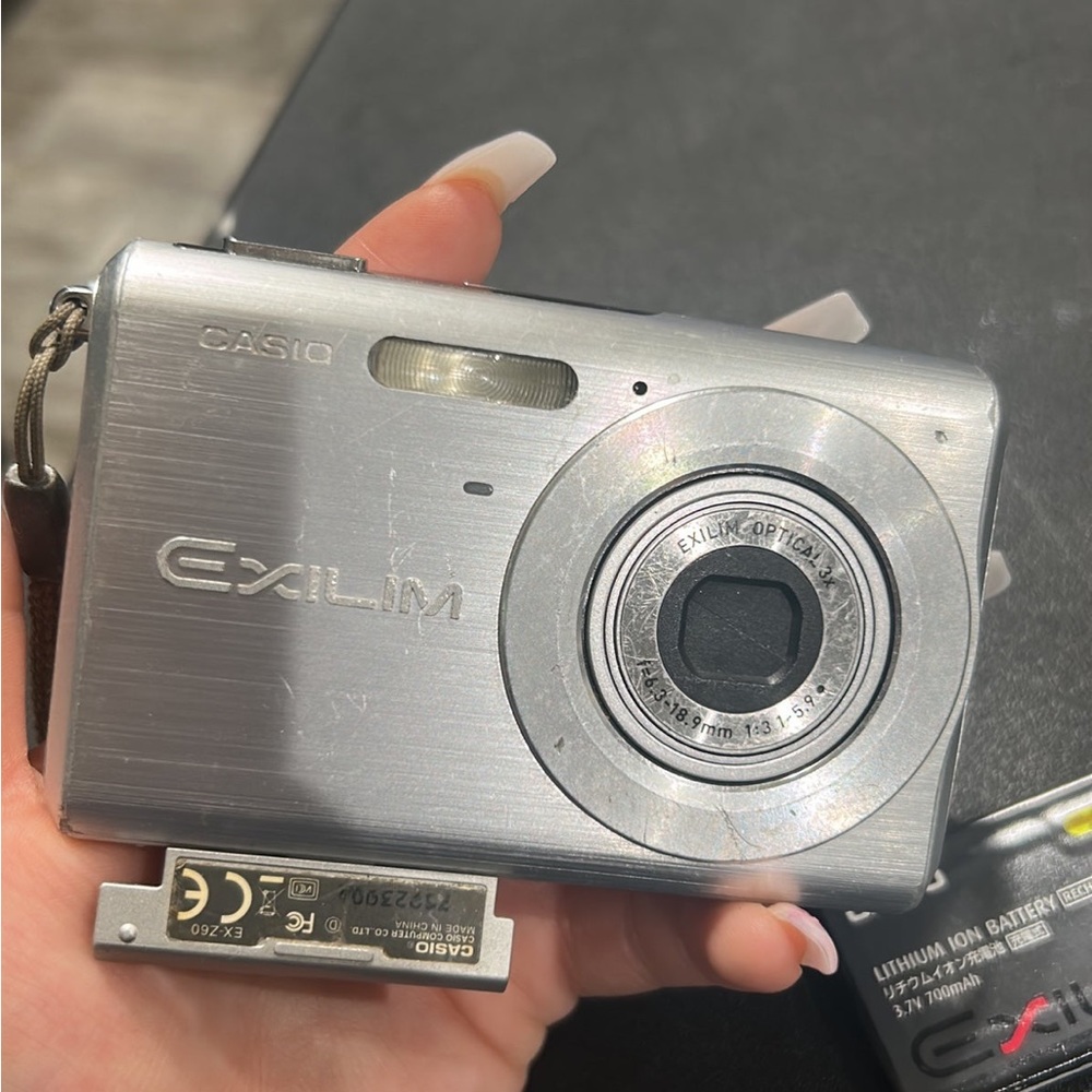 Casio Silver Camera- Exilim 7.2 Mega Pixels